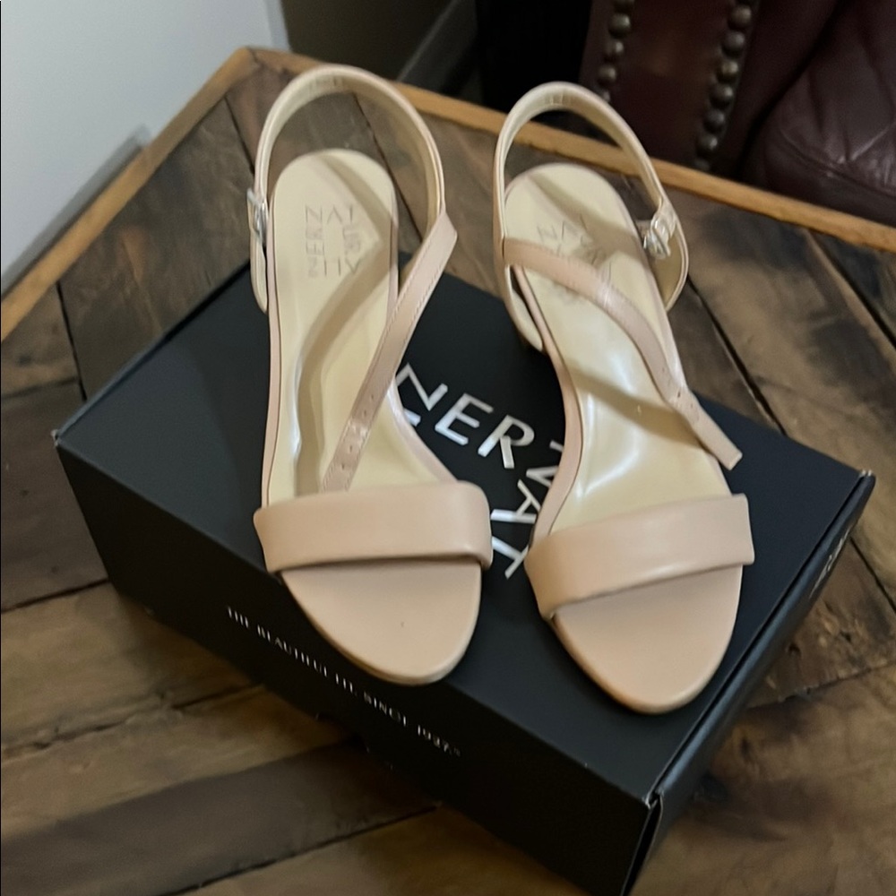 Naturalizer Cream Sandals Slingback Open Toe